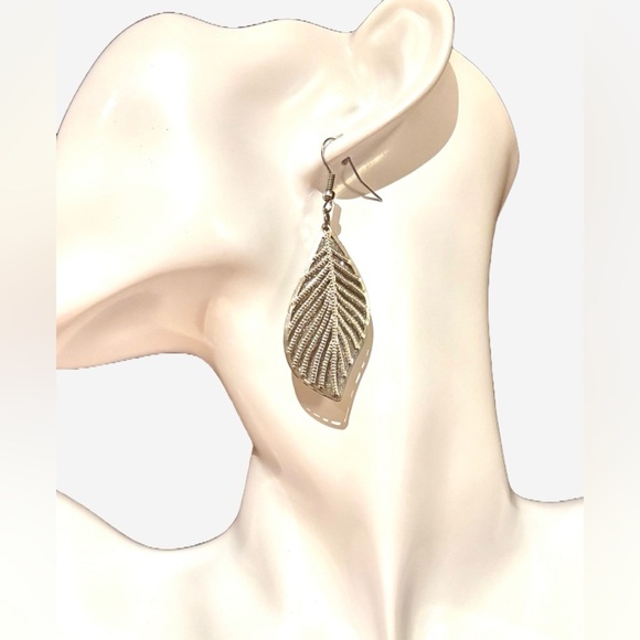 3/$15 - Silver Tone Leaf Drop Sparkling Earrings - Picture 1 of 5
